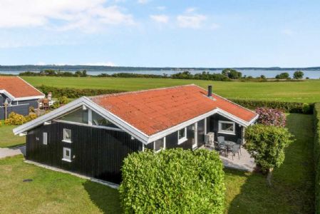 Sommerhus p Tsinge med skn panoramaudsigt over vandet.