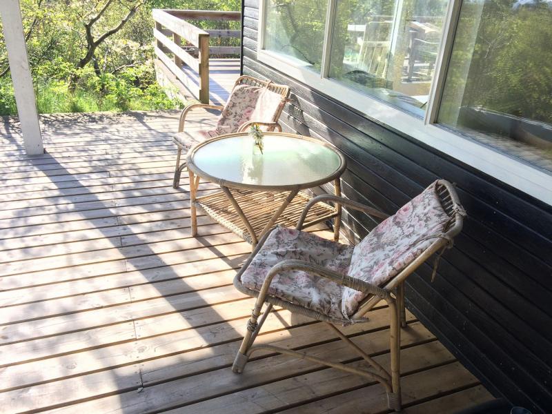 Hyggelig, overdkket terrasse