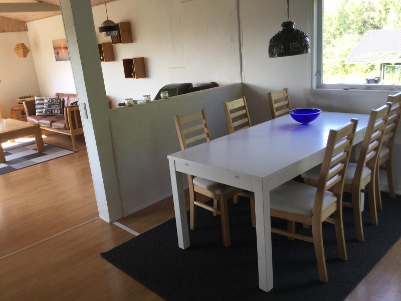 Spiseomrdet - i ben forbindelse med kkken og stue