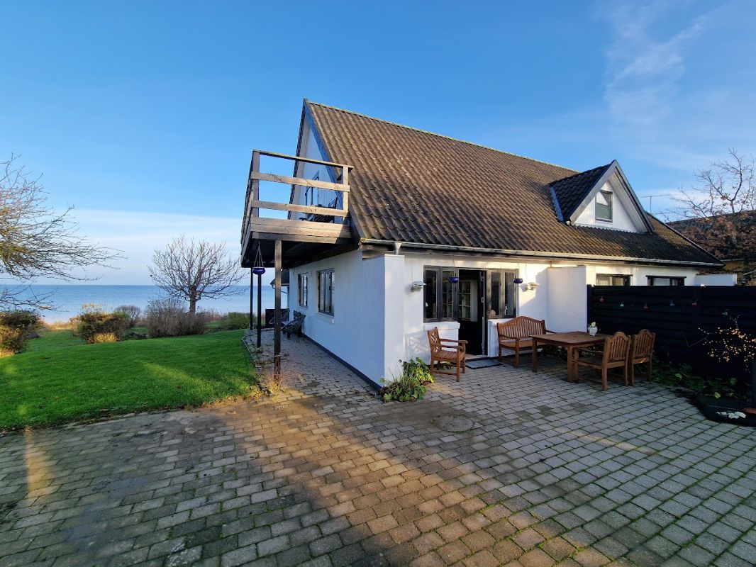 Terrasse ved indgang til TV