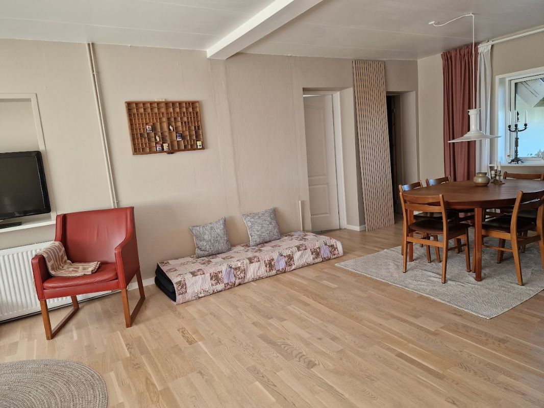 Stuen TH - her kan dkkes op til16 personer ekstra klapborde.