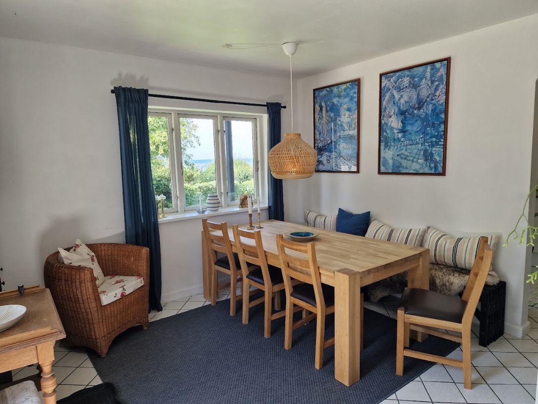 Spisebord TV - Plads til 12 personer