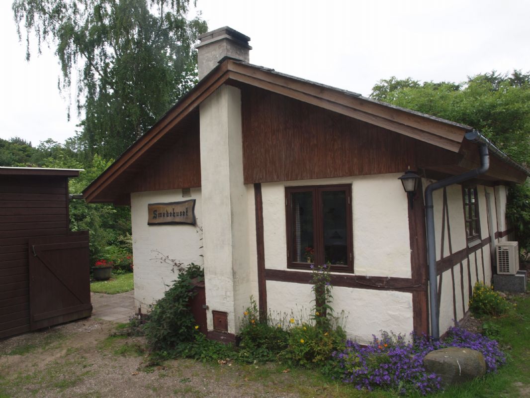 Sommerhus p Sydfyn, brnevenlig strand, godt rredfiskeri, skov, gedepark m.m.