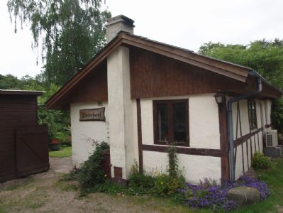 Sommerhus p Sydfyn, brnevenlig strand, godt rredfiskeri, skov, gedepark m.m.