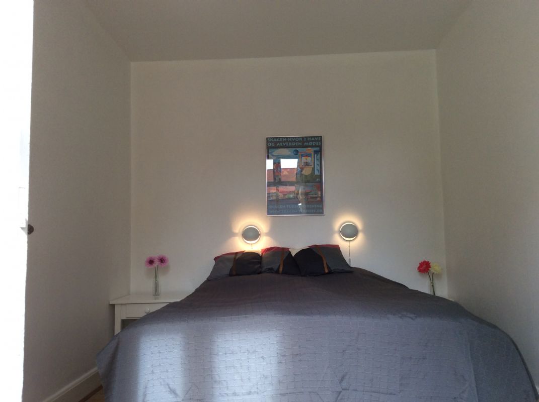 Soveværelse i stue lejligheden med boksmadras på 180 x 200 cm 