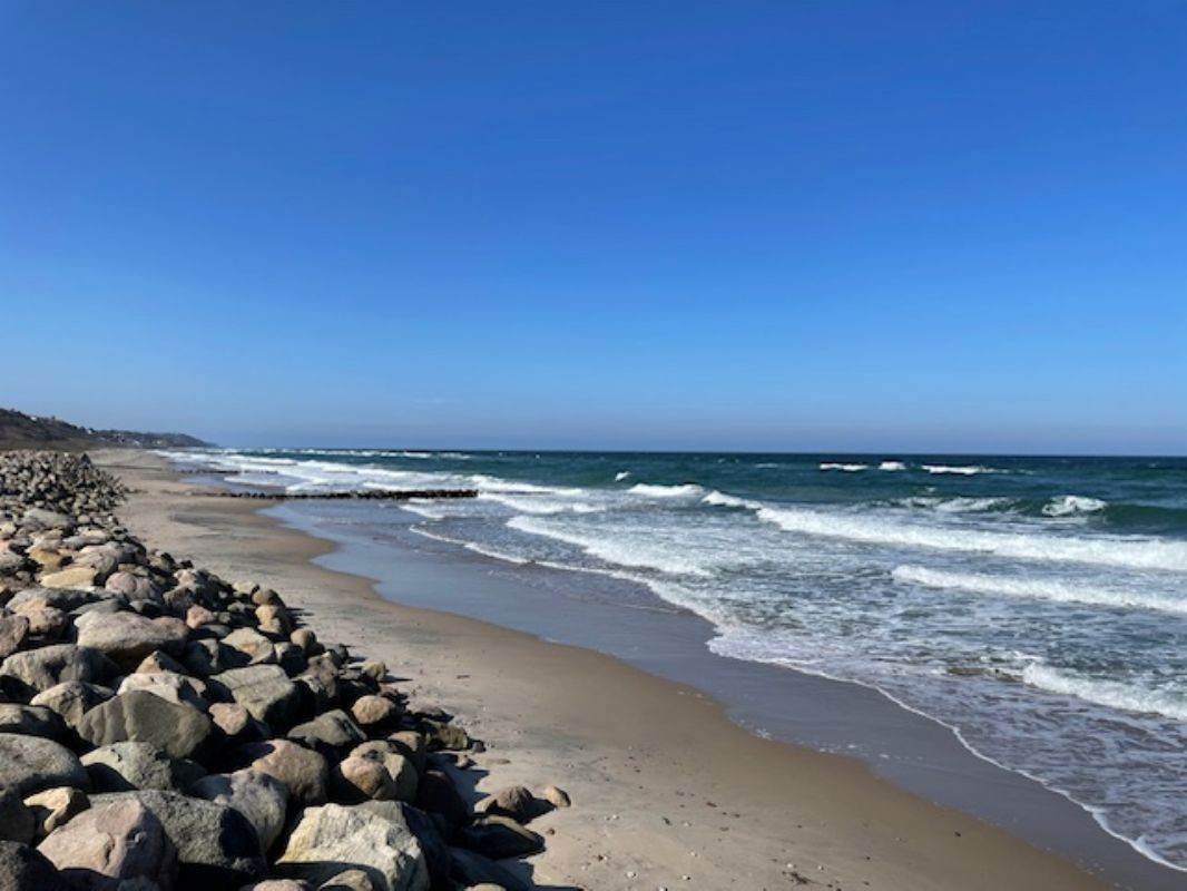 Stranden 1500 m fra huset