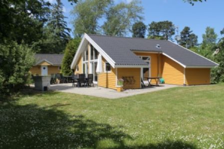 Stort hus og gstehus 20 personer