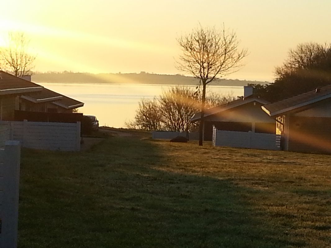 Morgenstund fra terrassen mod BarsView from terrasseMorgenstund hat gold im mund