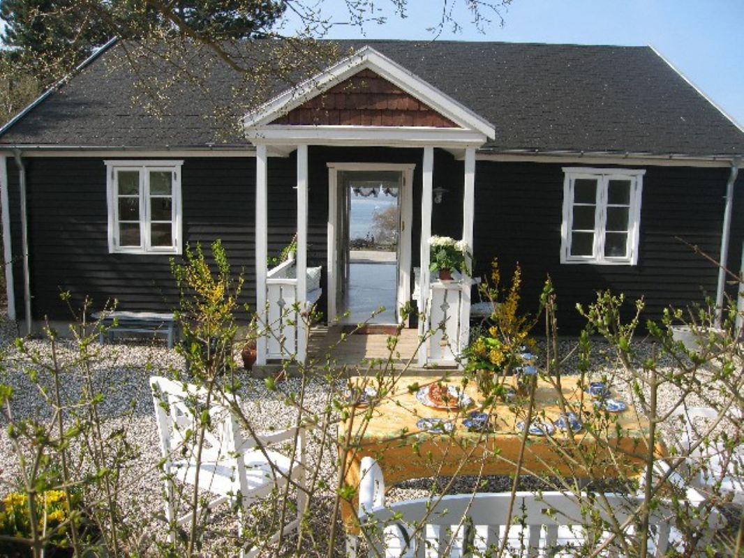Sommerhuset IndgangThe House front YardThe House front Yard