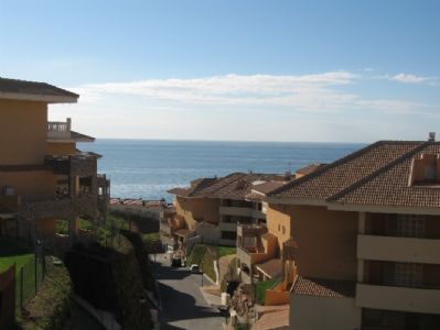 Costa del sol, Fuengirola. Ferielejlighed gafstand til strand, stor balkon, havudsigt, lkker stor sandstrand offentlig transport s-tog eller bus