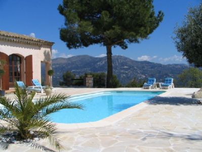 Provencevilla til 8 med pool og fantastisk udsigt. Carros Village 18 km nord for Nice.
