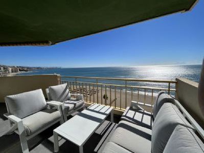 Malaga - Fuengirola. Apartment at 134 kvm sea views 25 m from the water , 8 floor, 34 m2 terrace wit