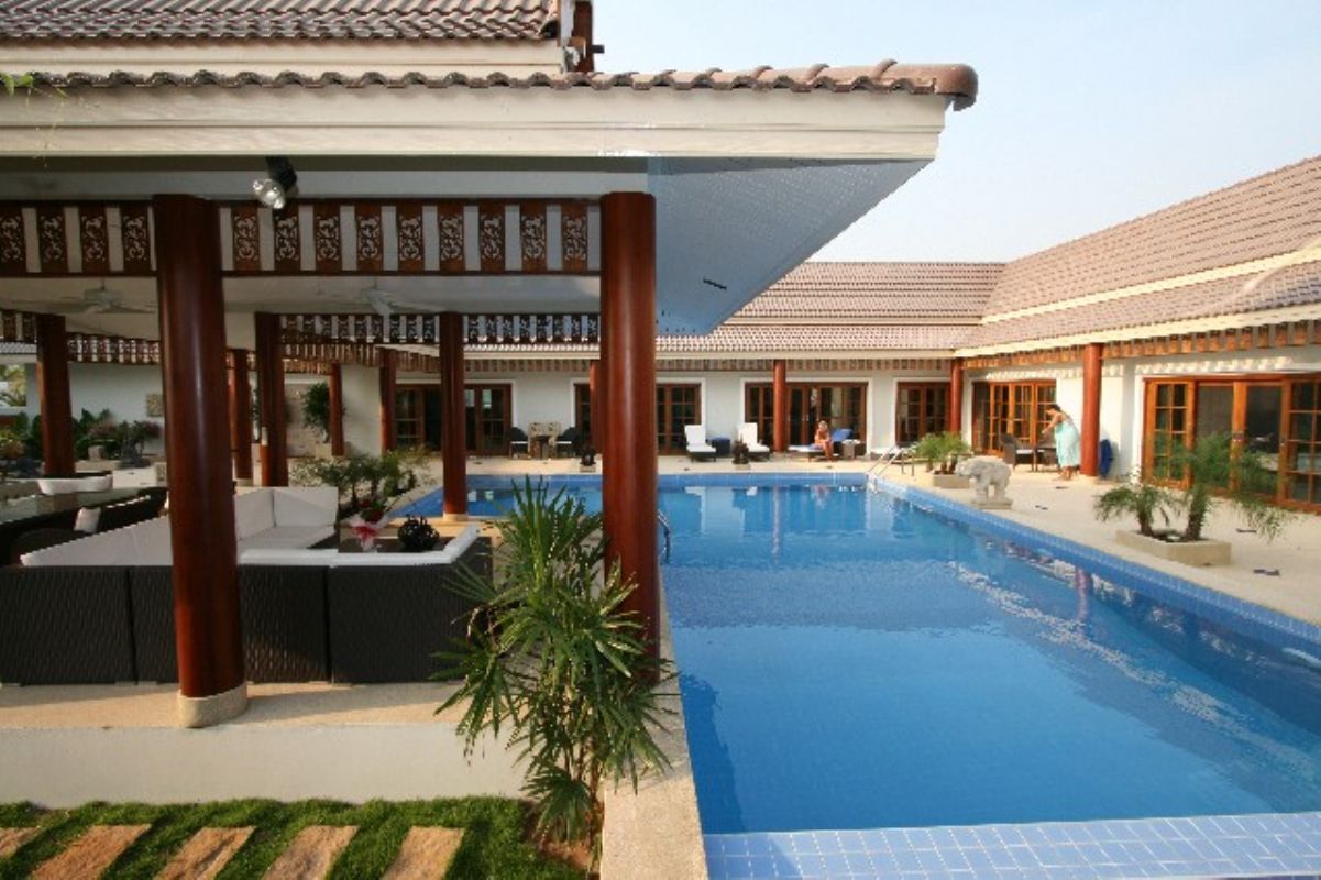 Luksus villa m/ 85 m2 pool + jacuzzi