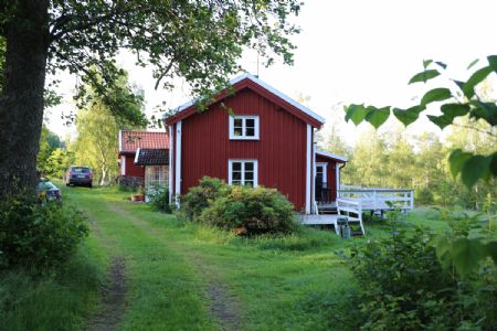 degrdsperle i Hallandskoven,  med 3 minutter til fiske s og 5 minutters krsel til bades.