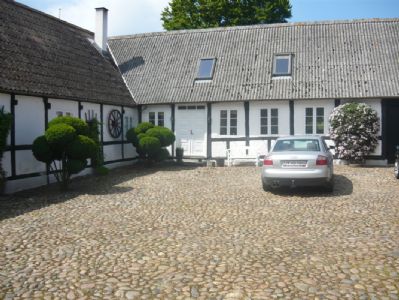 Sams. Lkker bondegrds lejlighed     Pris fra Kr.4.400,-