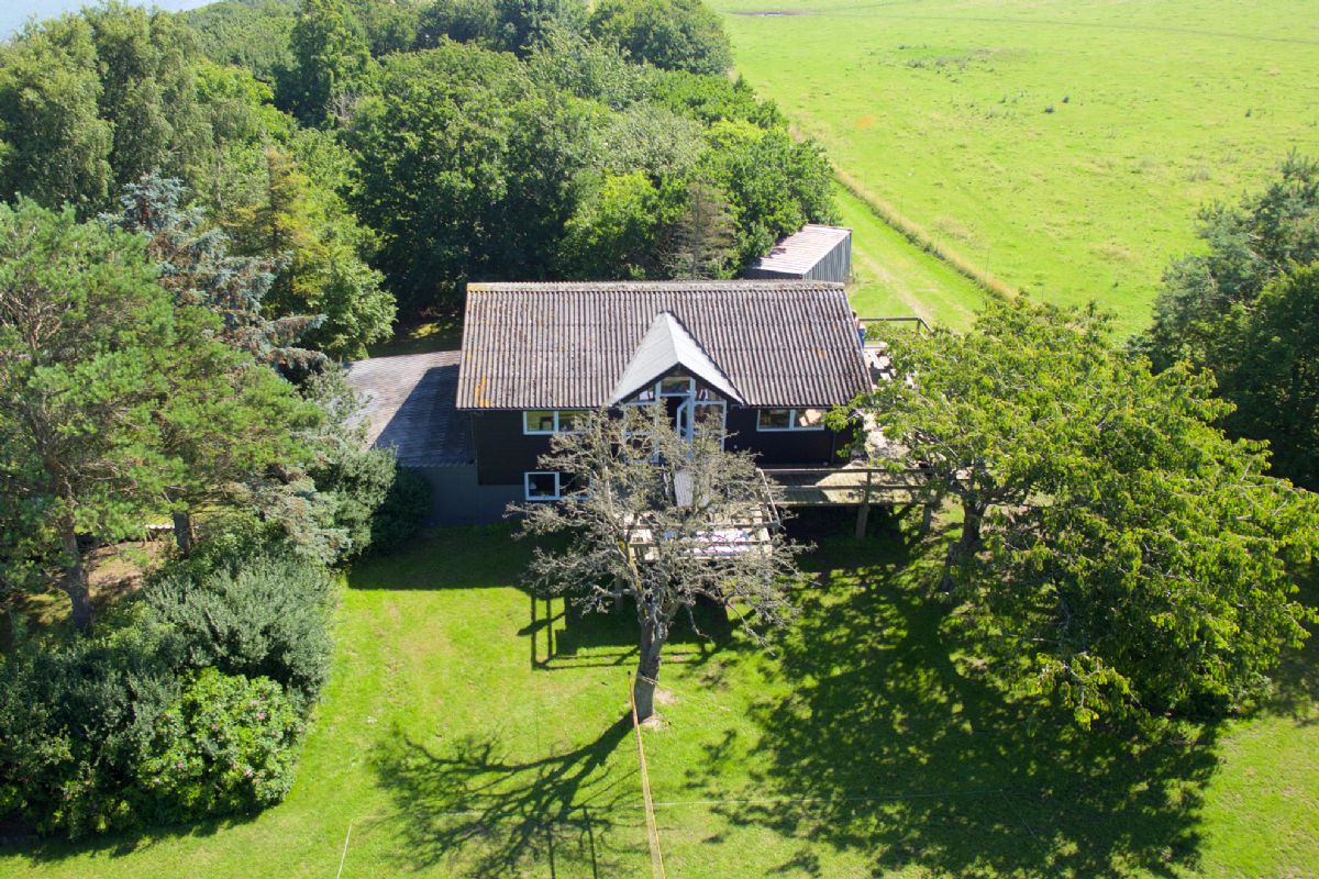 Sommerhuset fra oven.The vacation house from above.