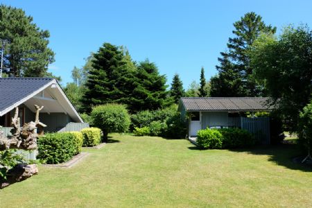 L�kkert b�rnevenligt sommerhus i rolige omgivelser, n�r strand