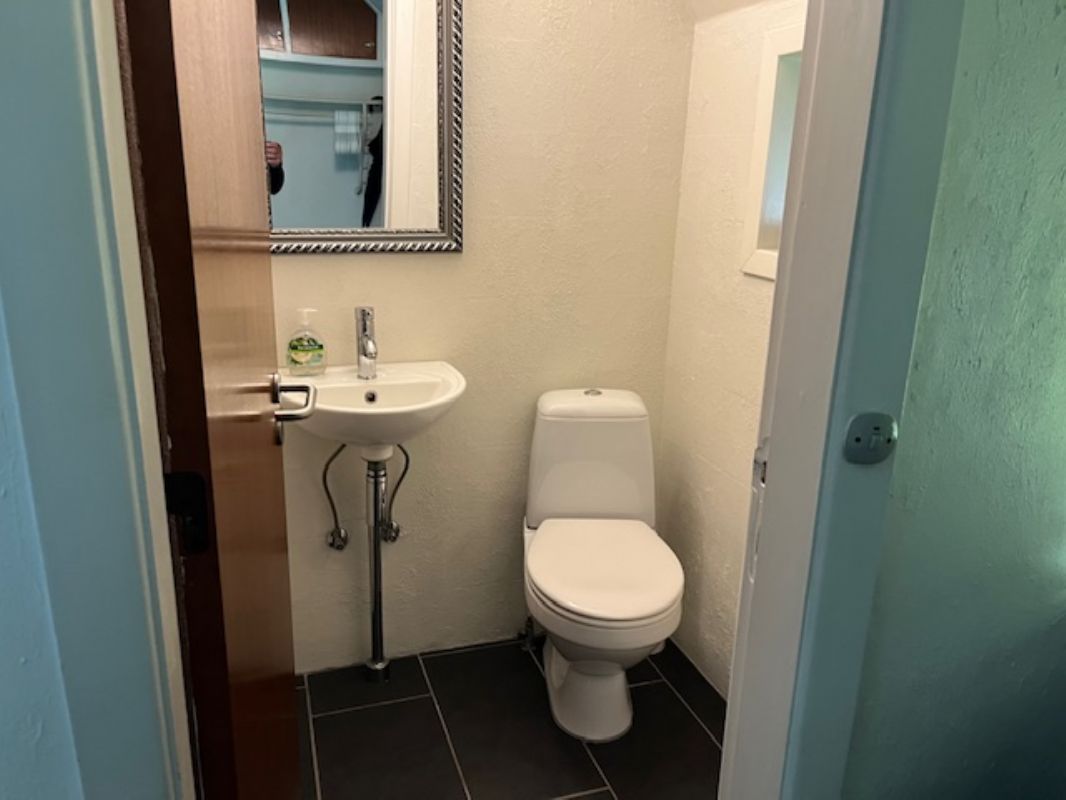 Toilet i stueetage.