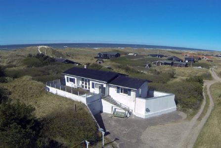 Hjtbeliggende udsigts sommerhus  med havudsigt fra hus og hvede terrasser, Jennysvej 33, Lkken