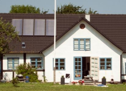 Gudhjemboen with a fantastic sea view to Gudhjem and nature.
Solar panels on the roof make the stay sustainable.