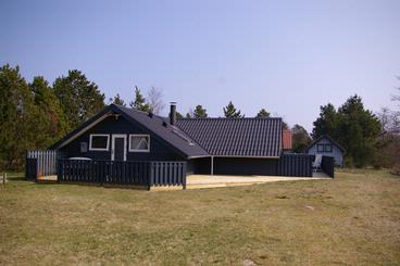 Familienfreuneliches gut ausgerüstetes Ferienhaus für 6 Personen in Ålbæk