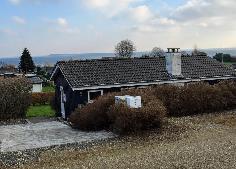 Lovely cottage with panoramic views of the sea: for 6 persons in Hejlsminde, Lilleblt