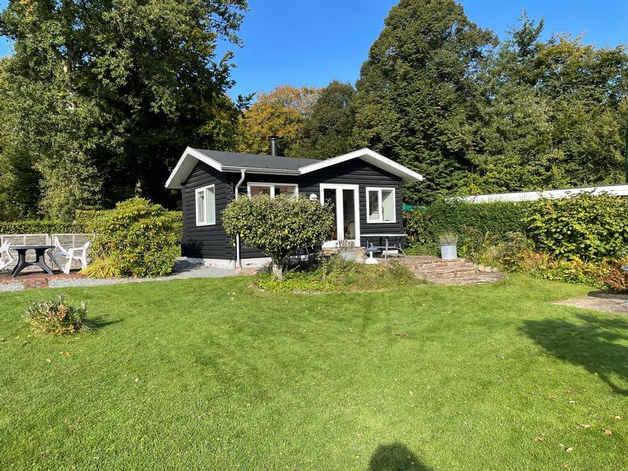 Flensburg Fiord - Charming loghouse on 1154 m2 land in the first line towards the fiord. INTERNET