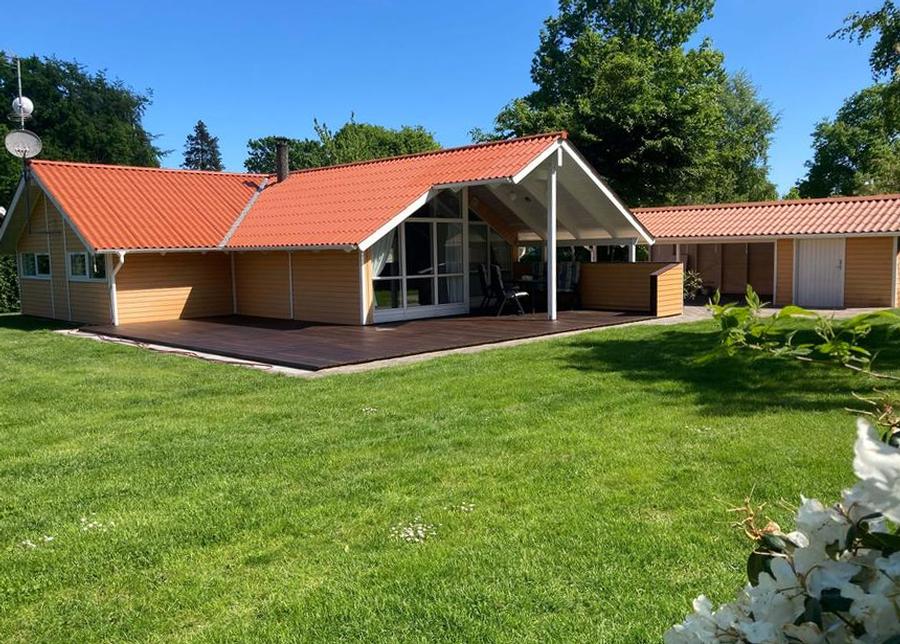 Hus og carport set fra sydvest 