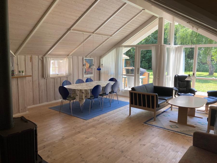 udsigt fra nordvest mod sydst i huset