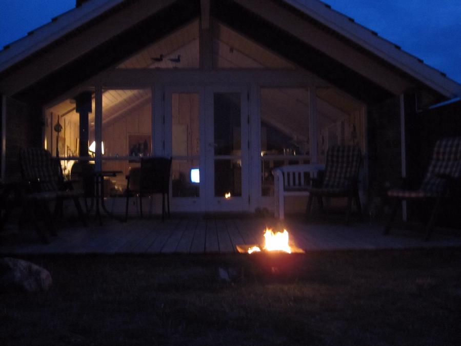 aftenhygge med bl ude foran terrassen