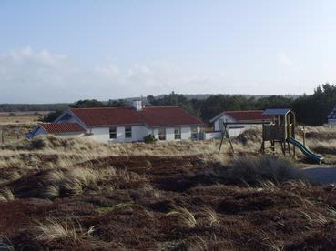 Dejlig sommerhus for 6 personer i Klitmller tt p Nationalpark og 18-hullers golfbane. Huset er p 108 m2, er vandskuret og med tegltag. Internet adgang. 