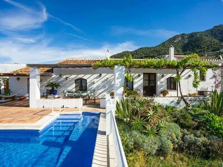 Beautifully restored cortijo for 10 in Nerja - magnificent sea and mountain views and private pool