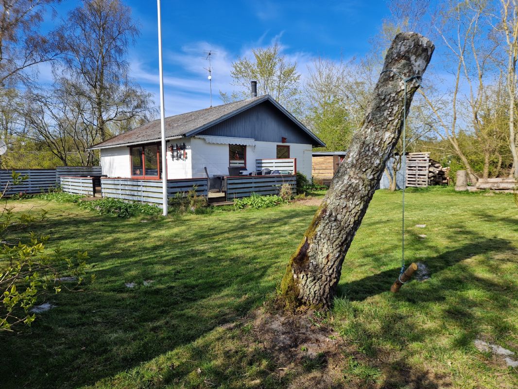 Family-friendly cottage near quiet beach