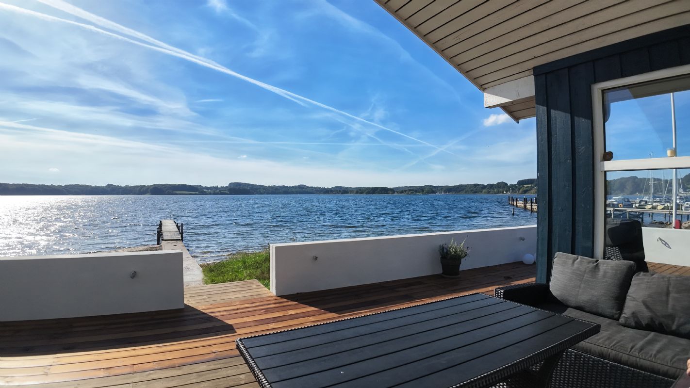 Overd�kket terrasse med udsigt mod syd.