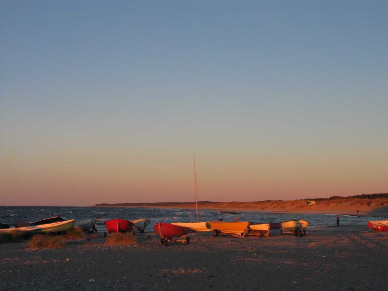 Bde p stranden i aftenlys