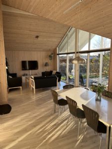 🏡 Stort pool-sommerhus n�r skov og strand i Tisvildeleje, Nordsj�lland 🌊🌲