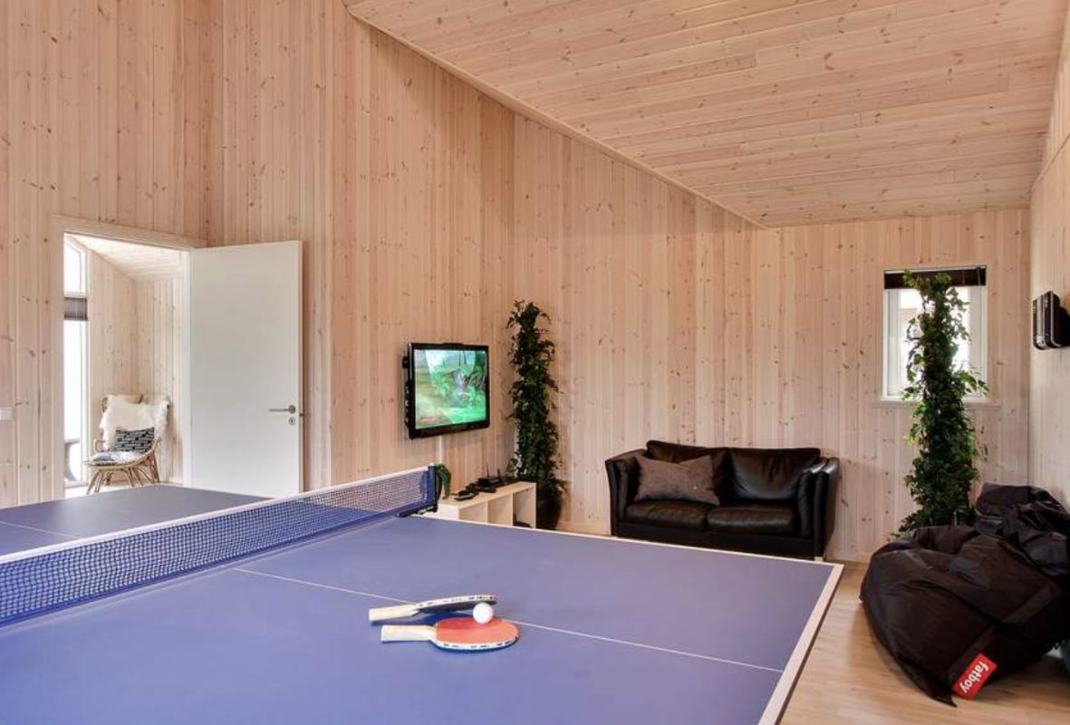 Bordtennis i aktivitetsrummet