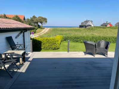 Charmerende sommerhus m/ stor terrasse, hav udsigt