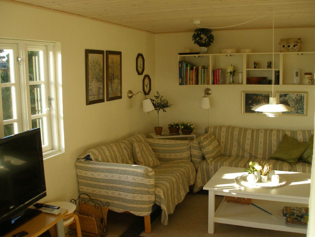 Siddegruppe med fjernsyn og WiFi d�kning