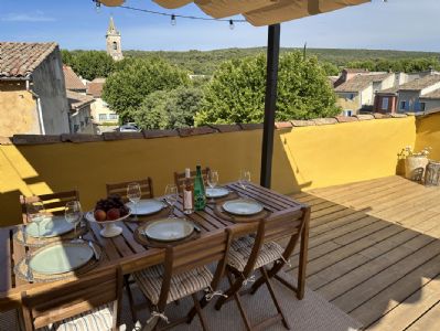Autentisk fransk byhus med stor privat tagterrasse i hjertet af Provence