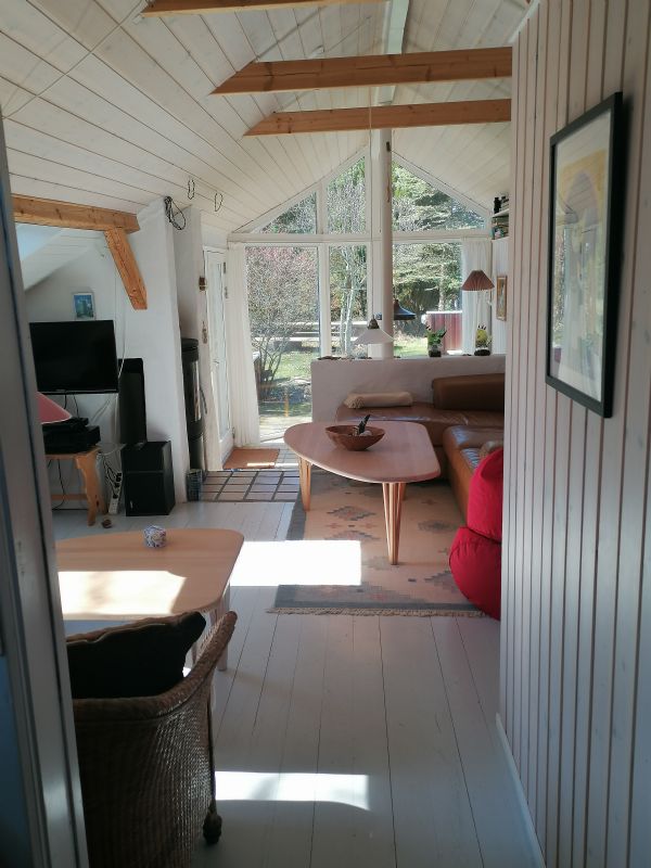 stue og to trin ned, spisestue.