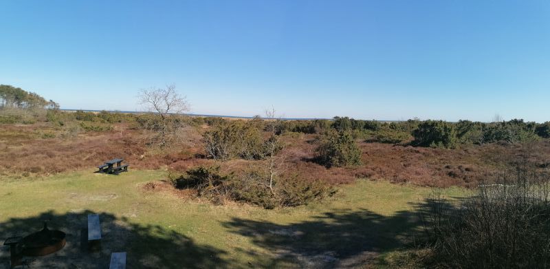 K�mpe omr�de med klithede, vandreruter.