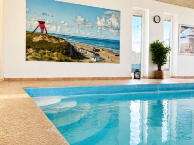 Sommerhus med pool , spa og sauna - Op til 15 personer. (KUN GUL OG BL� HUS)